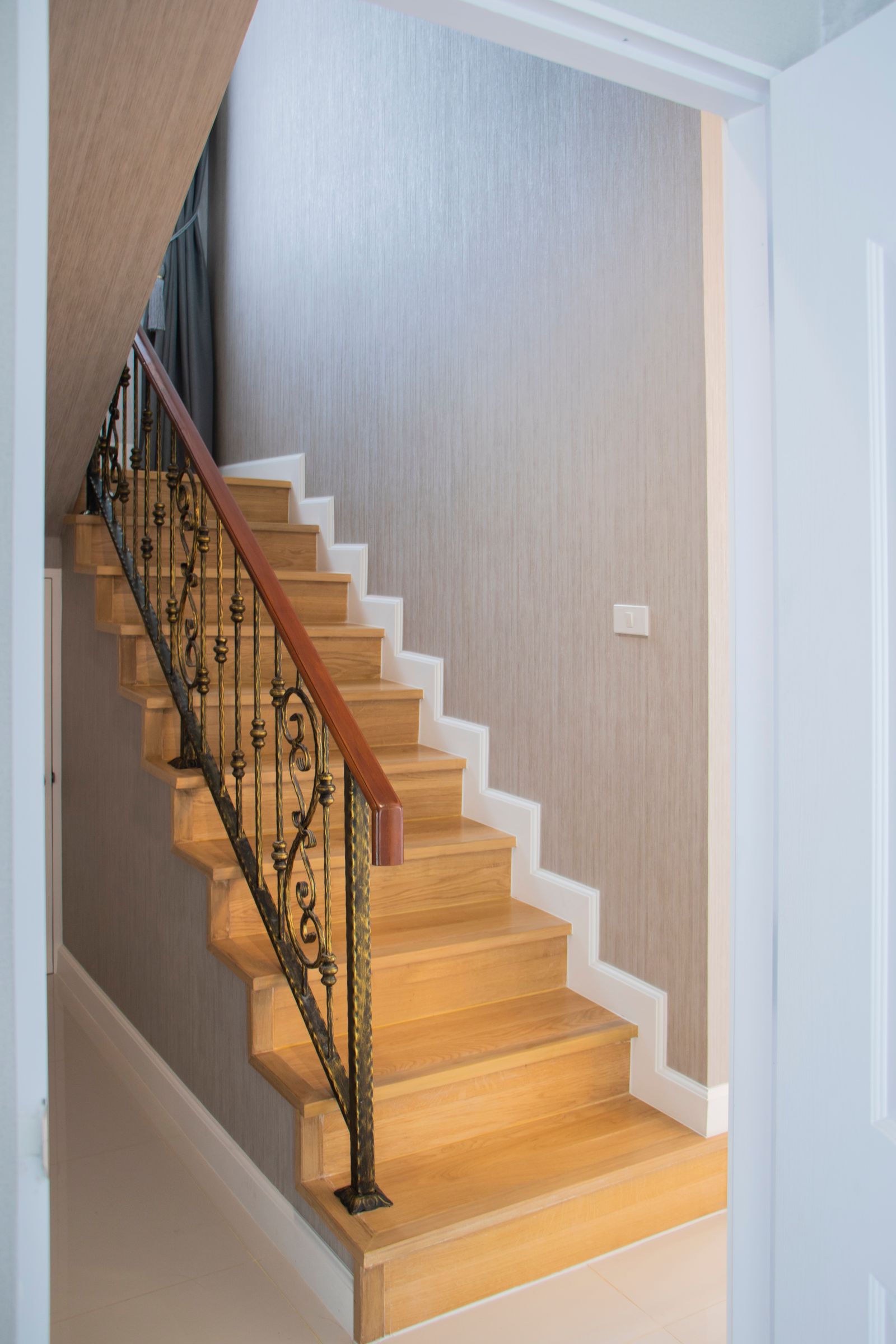 Oak staircase joinery